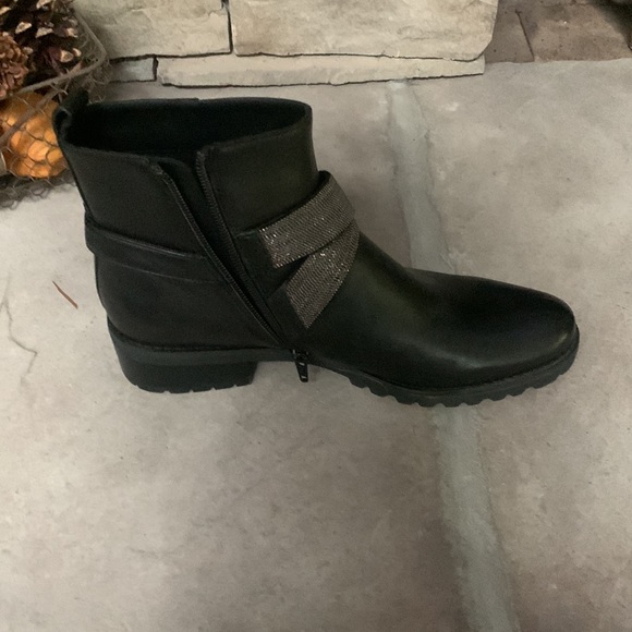 Vanelis black dsw payed 80 never worn asking for 60 - Picture 3 of 5